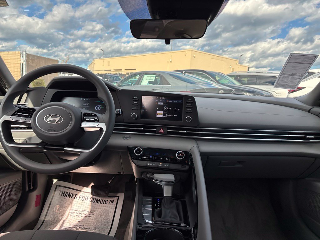 New 2026 Hyundai Elantra Hybrid FWD image 17