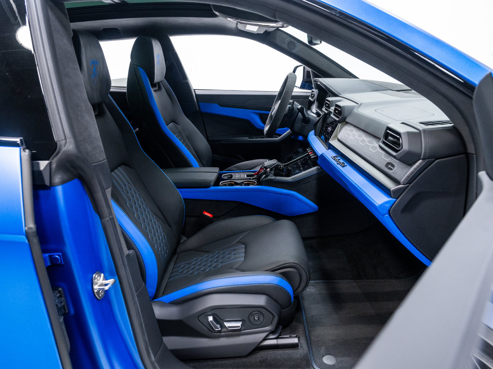 Used 2025 Lamborghini Urus SE AWD/4WD image 65