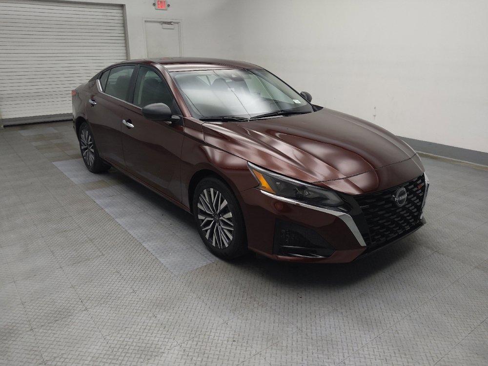 Used 2025 Nissan Altima 2.5 SV FWD image 11