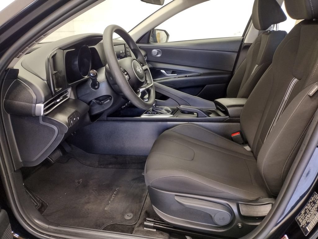 Certified 2023 Hyundai Elantra SEL w/ Preferred Accessory Package FWD image 19