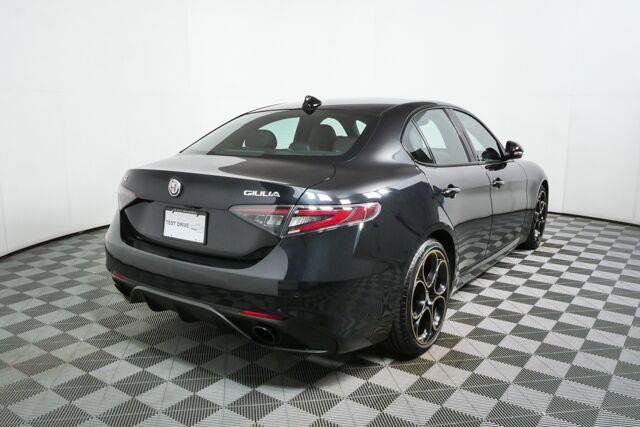 Used 2025 Alfa Romeo Giulia w/ Driving Assist Package RWD image 31