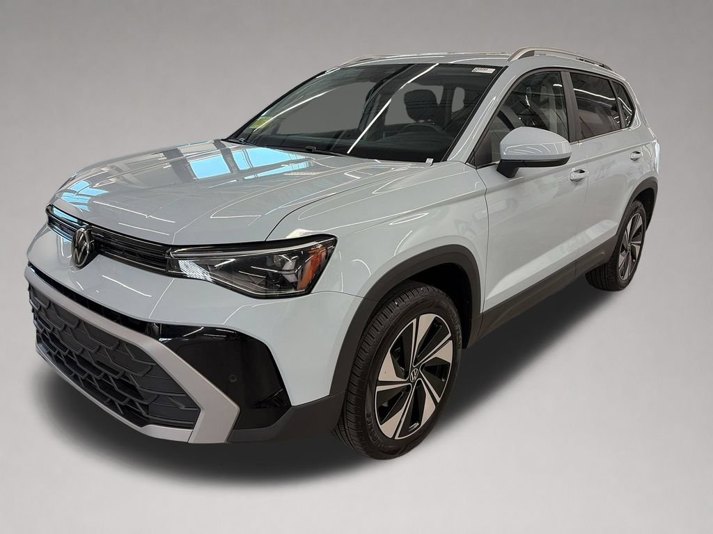 Used 2025 Volkswagen Taos SE w/ Panoramic Sunroof Package AWD/4WD image 8