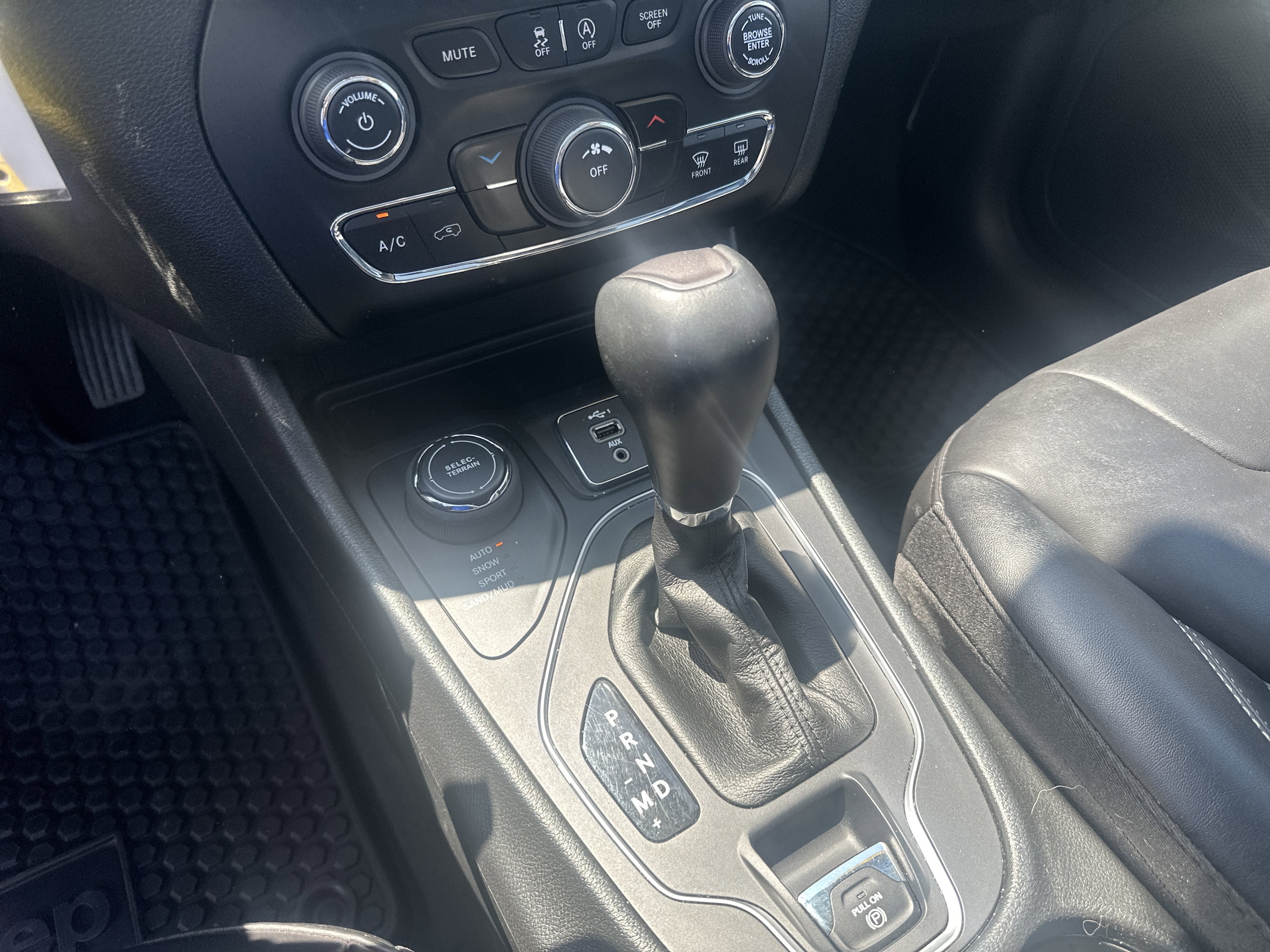 Used 2022 Jeep Cherokee Latitude w/ Sun & Sound Group AWD/4WD image 35
