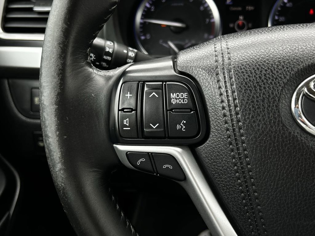 Used 2017 Toyota Highlander XLE FWD image 15