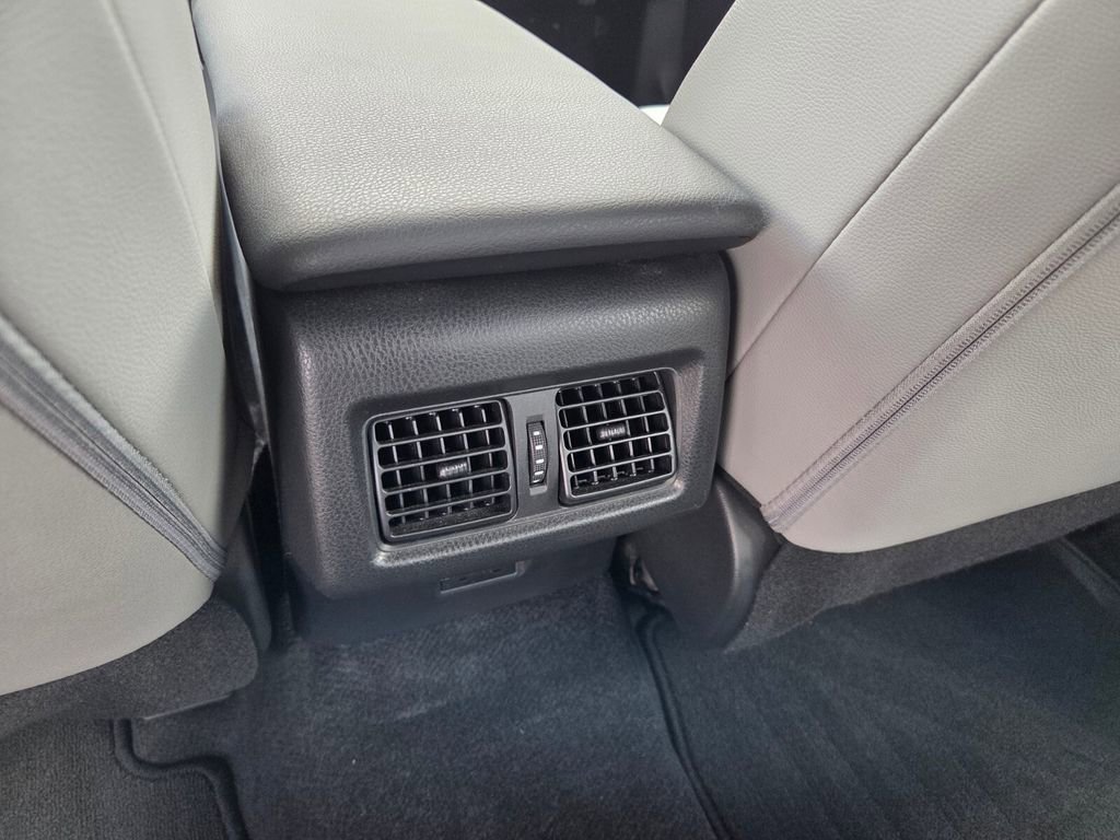 Used 2025 Toyota Camry SE FWD image 7