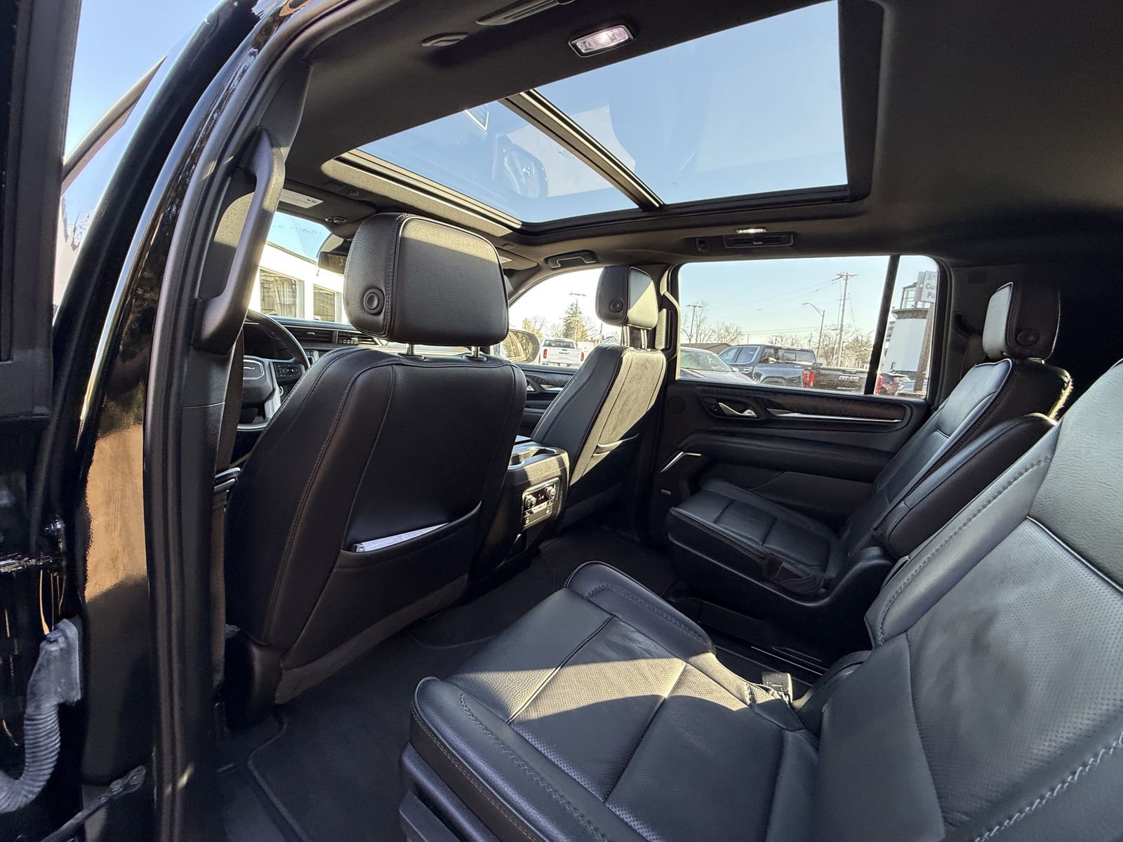 Used 2024 GMC Yukon XL Denali image 26