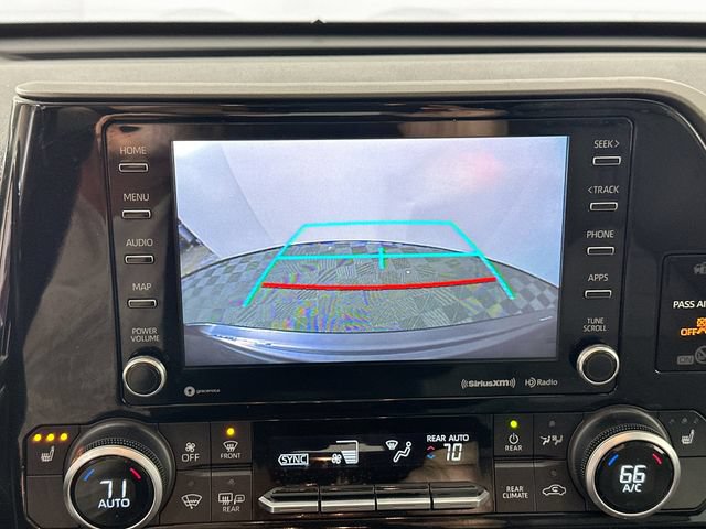 Used 2020 Toyota Highlander XLE AWD/4WD image 14