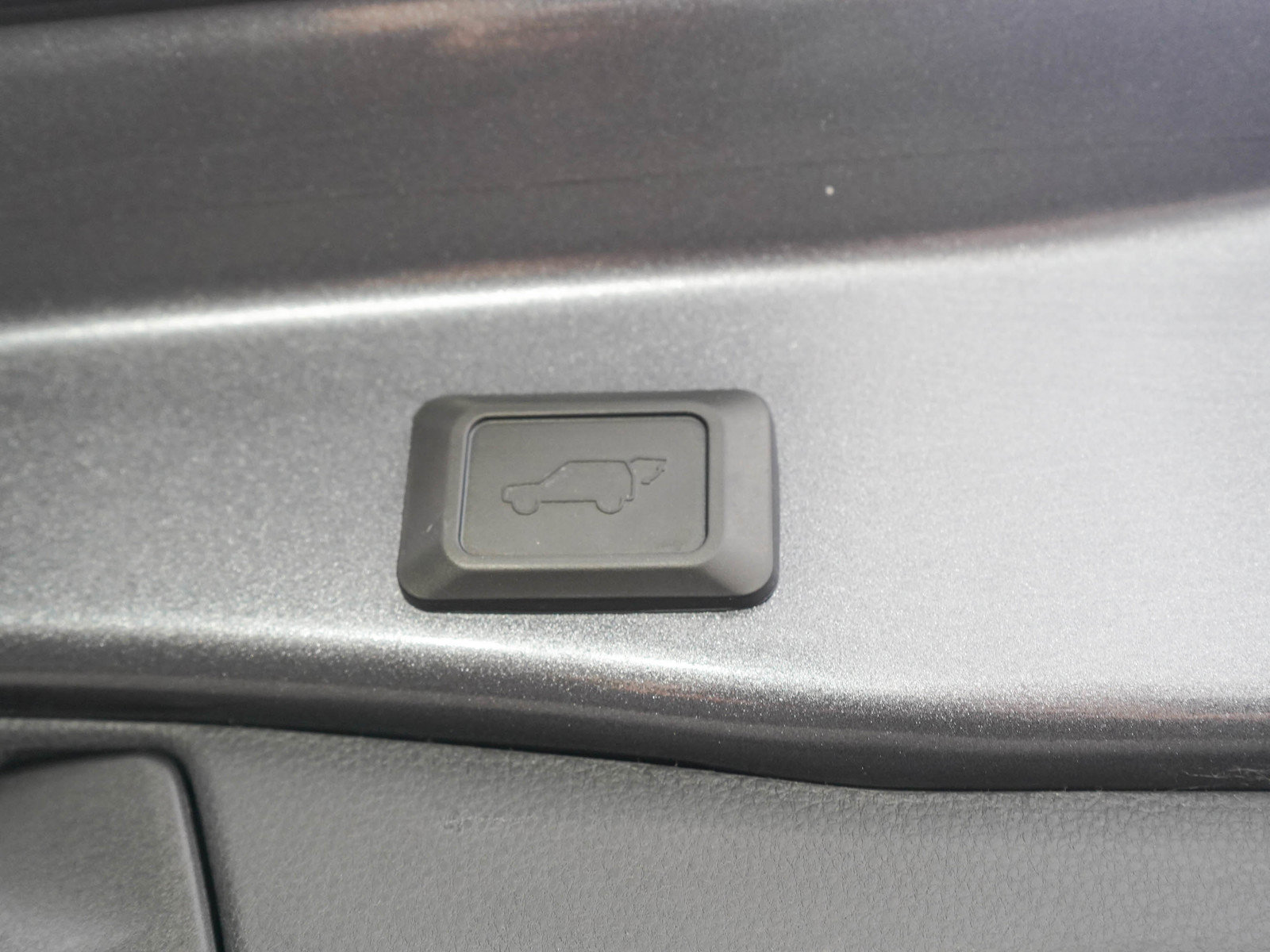Used 2021 Toyota RAV4 Limited w/ Limited Grade Weather Package AWD/4WD image 11