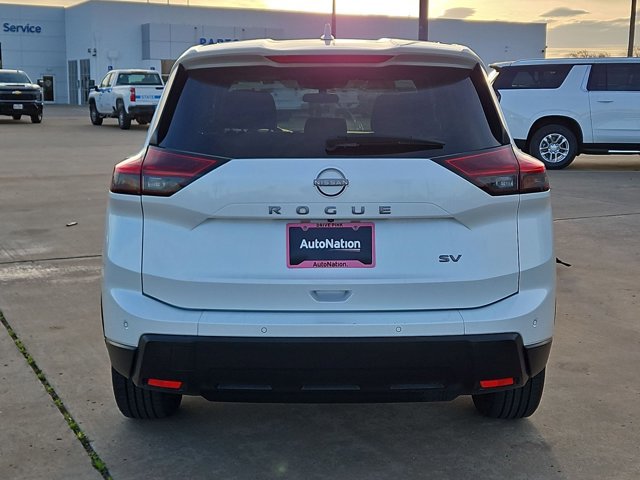 Used 2024 Nissan Rogue SV image 7