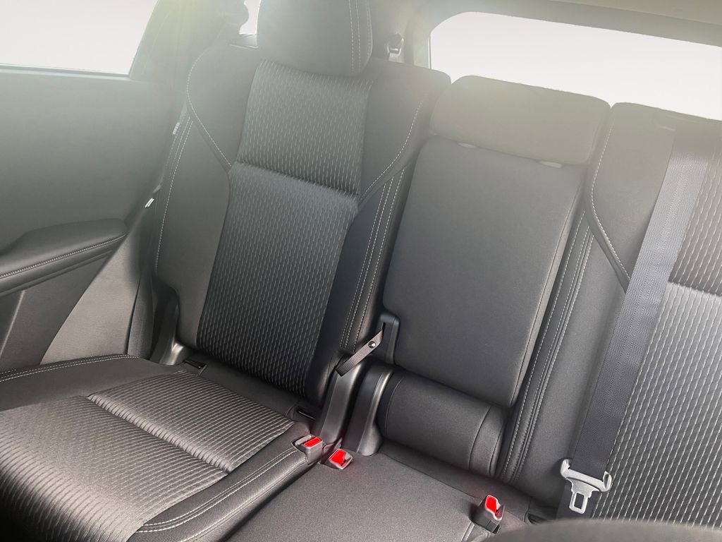 New 2026 Mitsubishi Outlander ES image 13