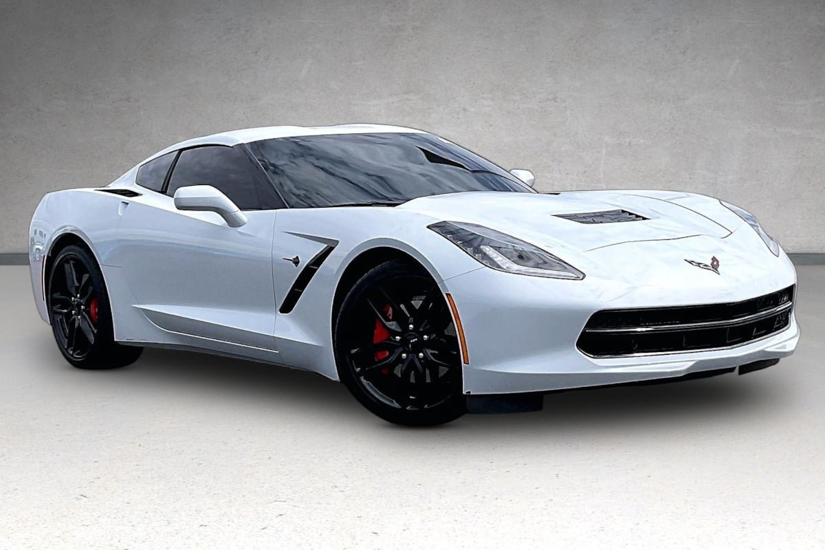Used 2019 Chevrolet Corvette Stingray Coupe w/ Carbon Flash Badge Package RWD image 2