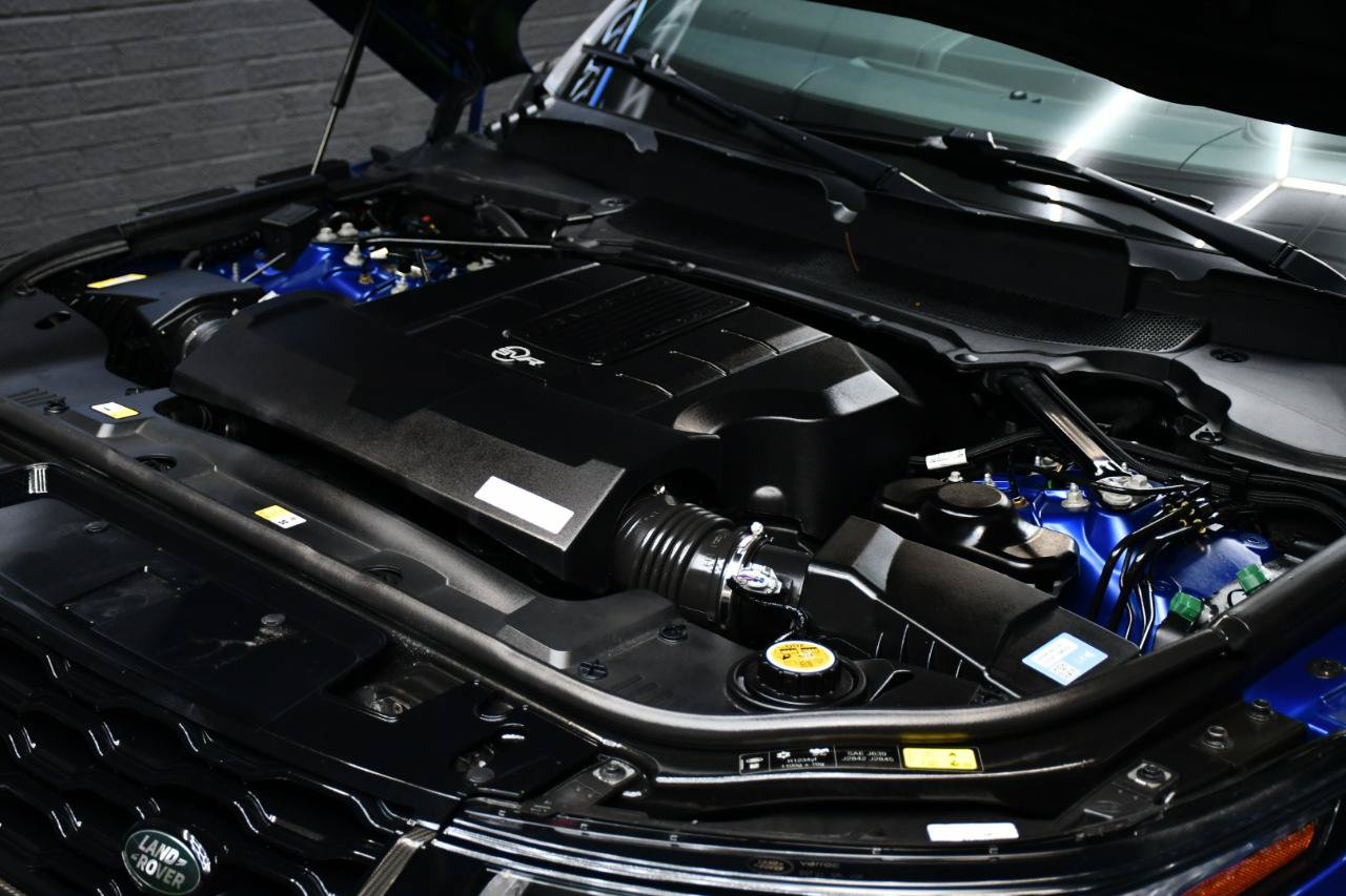 Used 2021 Land Rover Range Rover Sport SVR Carbon Edition AWD/4WD image 15