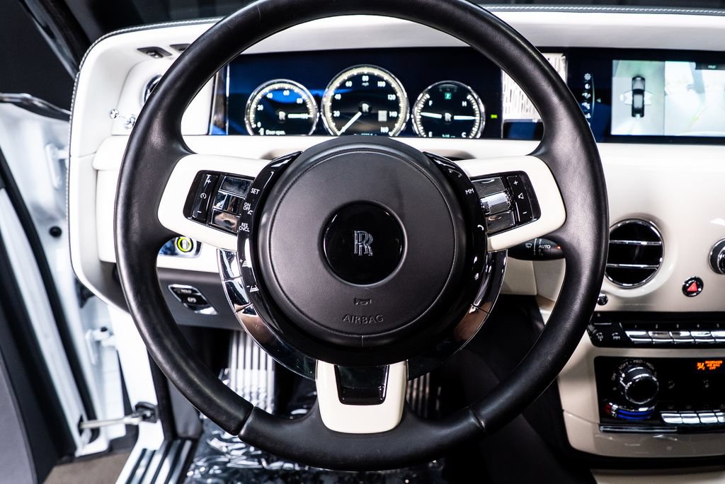 Used 2019 Rolls-Royce Phantom Sedan RWD image 36