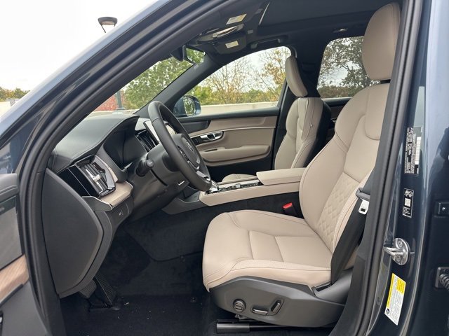 New 2026 Volvo XC90 B6 Plus w/ Protection Package Premier image 13