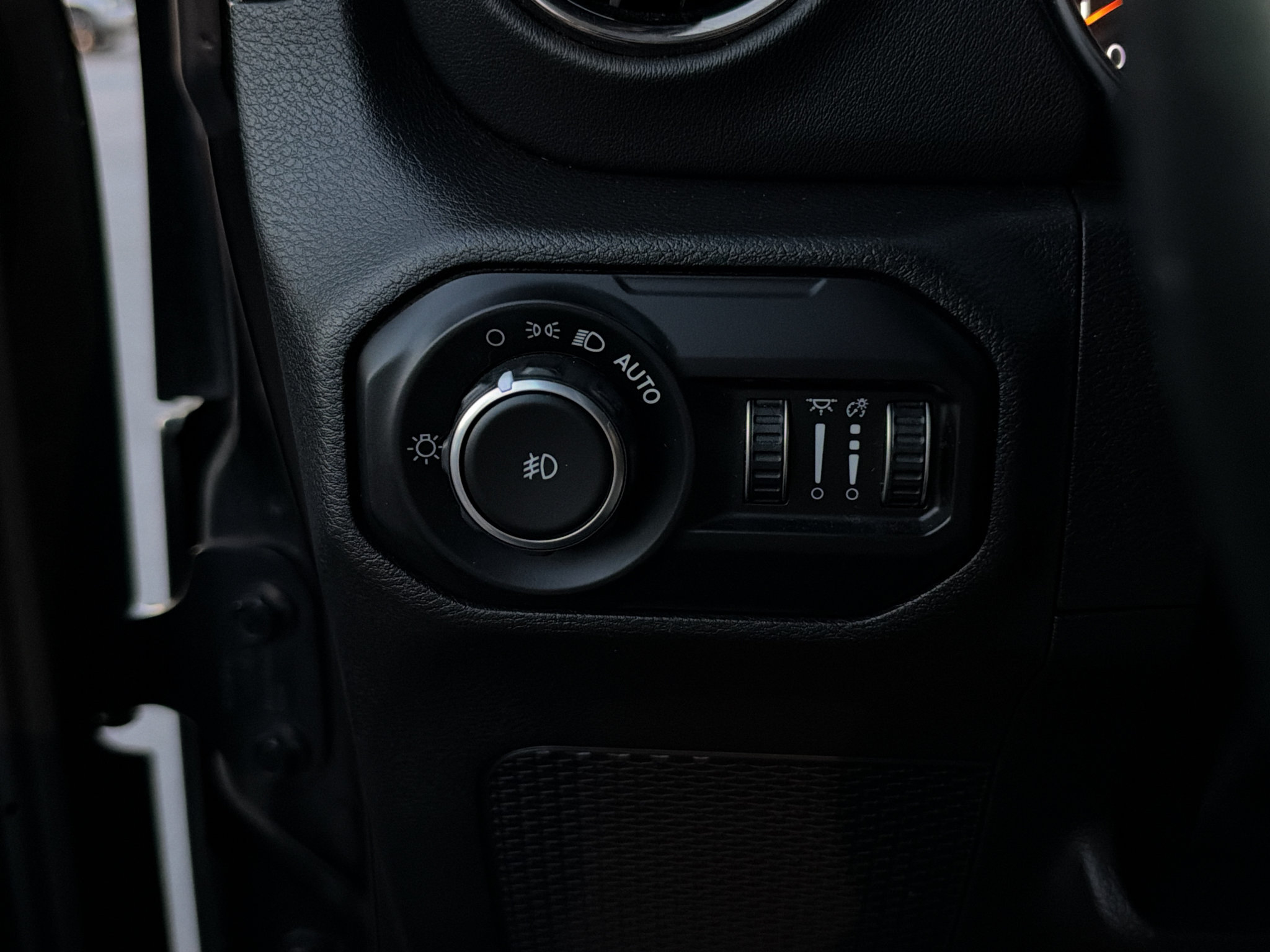 Used 2021 Jeep Wrangler Unlimited Sahara AWD/4WD image 27