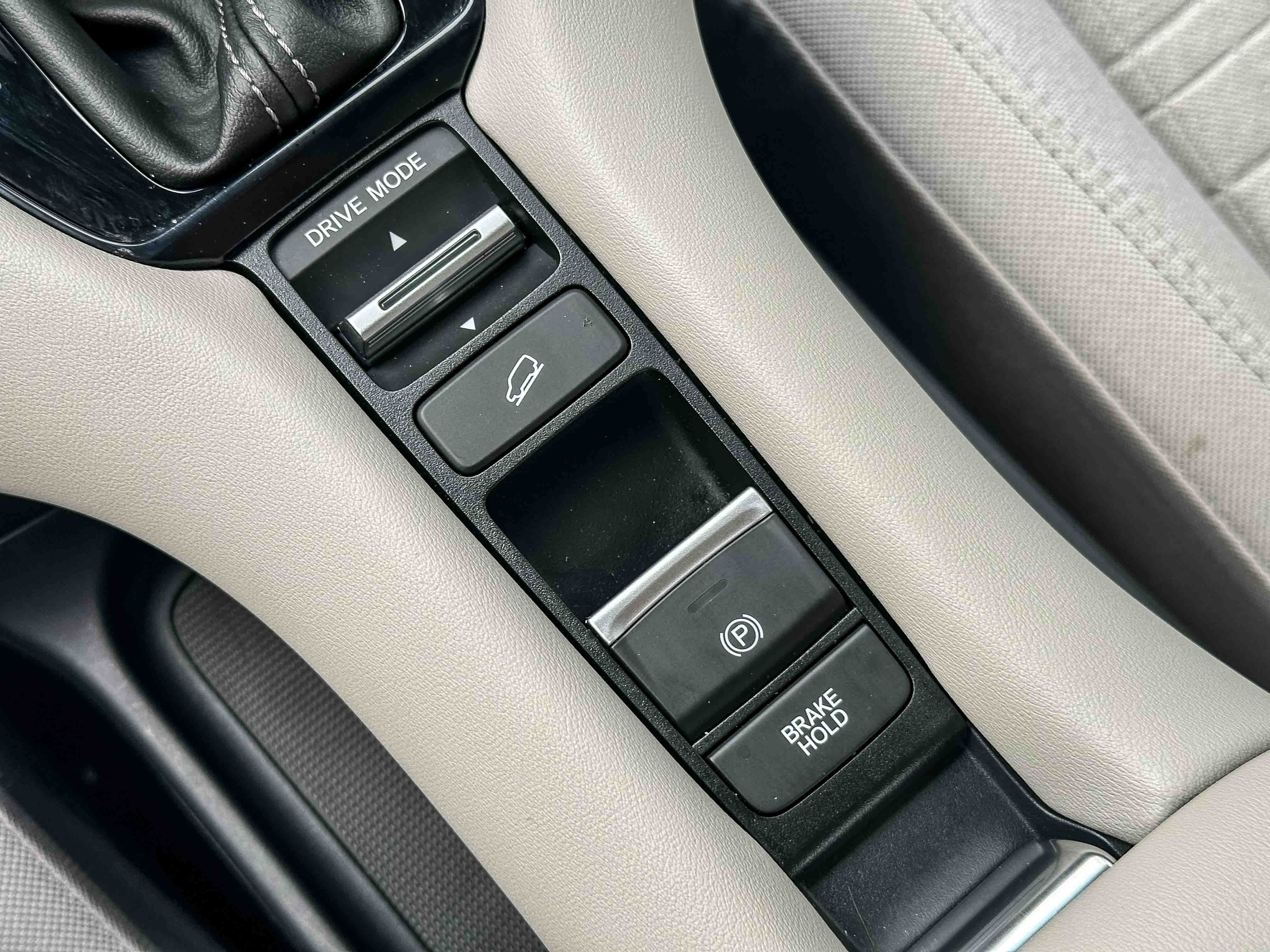 Used 2025 Honda HR-V LX image 35