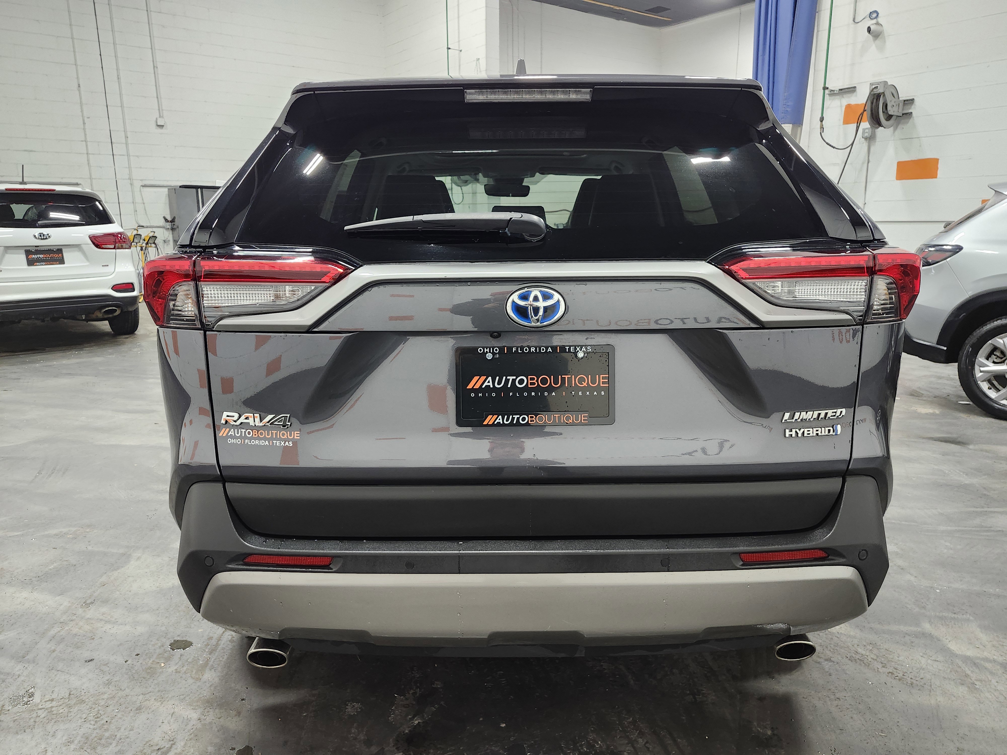 Used 2023 Toyota RAV4 Limited image 16