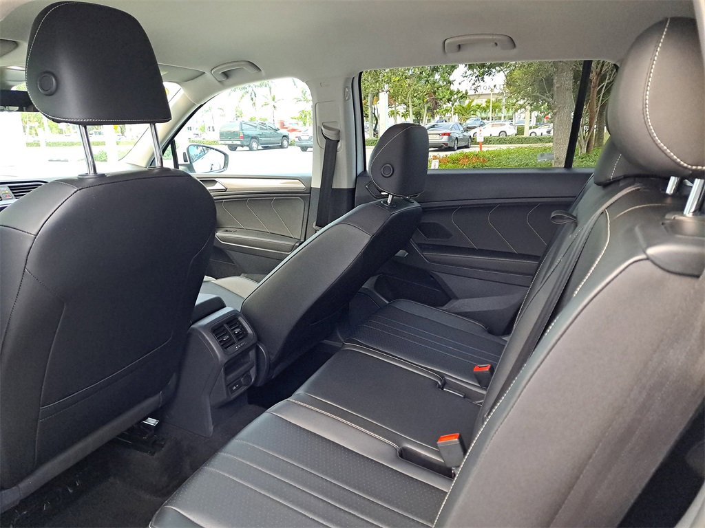 Used 2022 Volkswagen Tiguan SE image 6