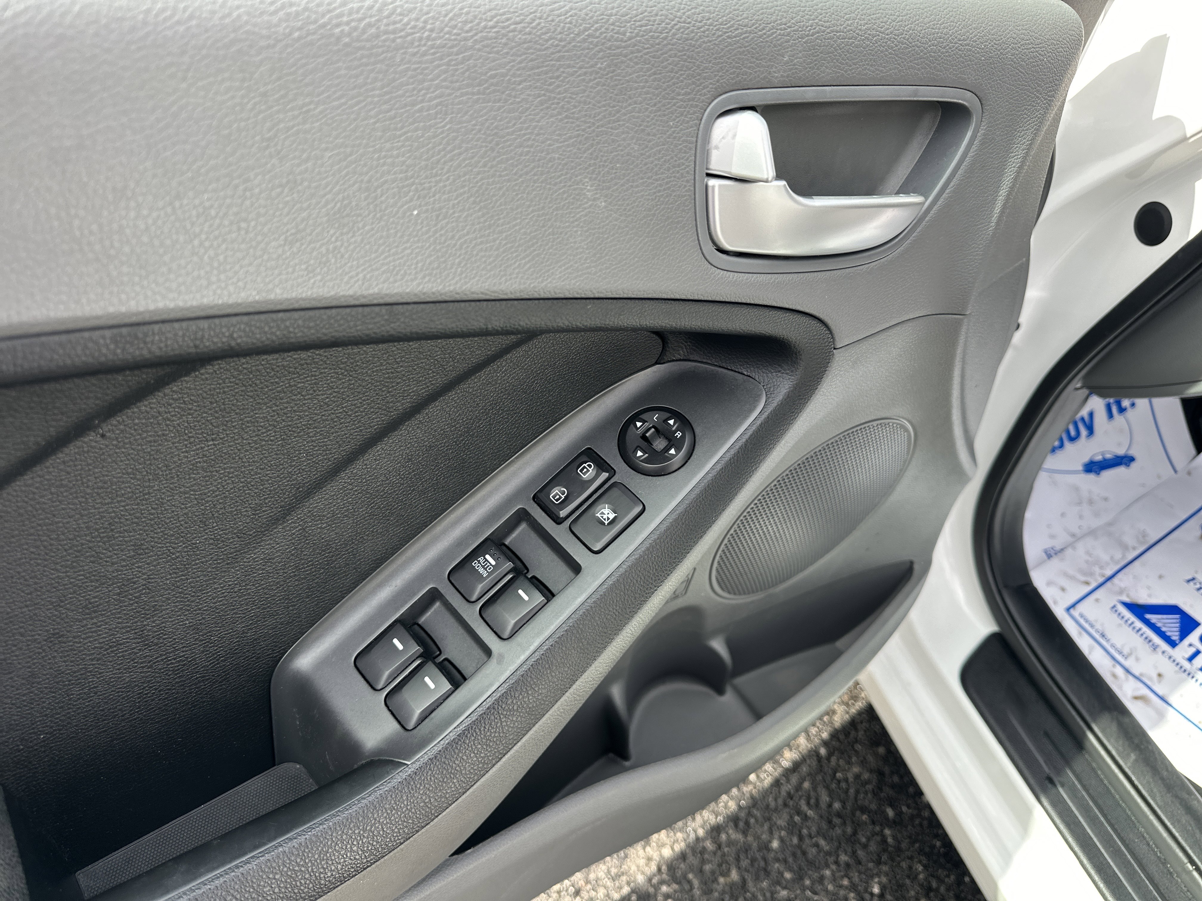 Used 2017 Kia Forte LX image 9