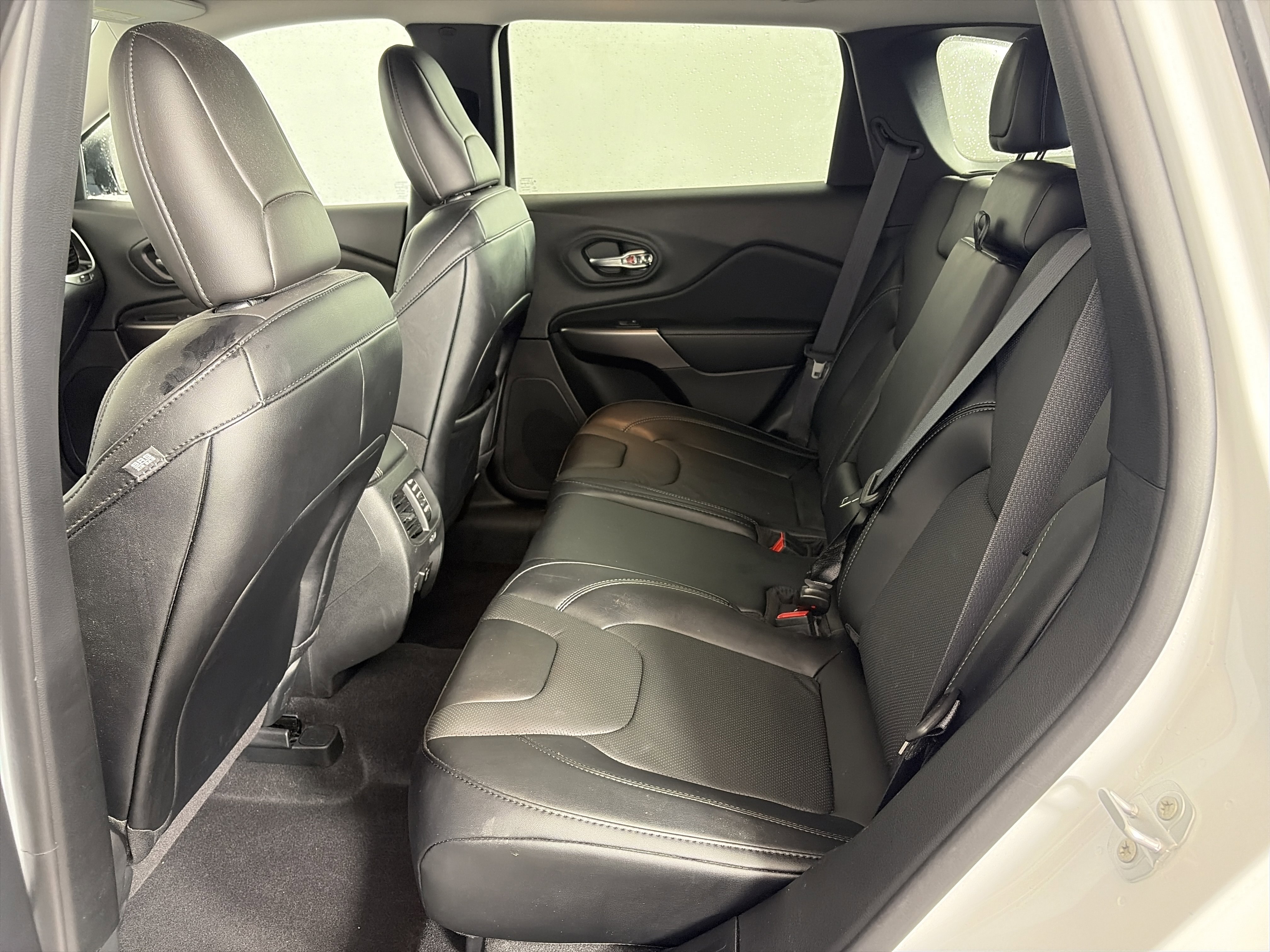 Used 2022 Jeep Cherokee Limited image 7