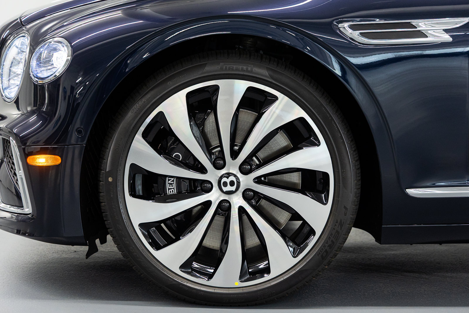 New 2026 Bentley Flying Spur Plug-In Hybrid AWD/4WD image 16