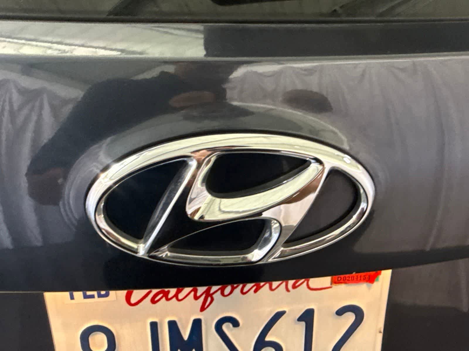 Used 2018 Hyundai Santa Fe Sport w/ 2.4L Value Package 02 FWD image 15