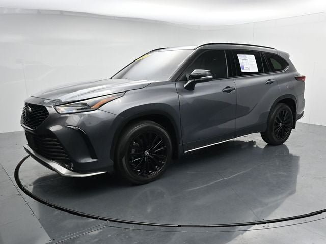 Used 2024 Toyota Highlander XSE AWD/4WD image 4