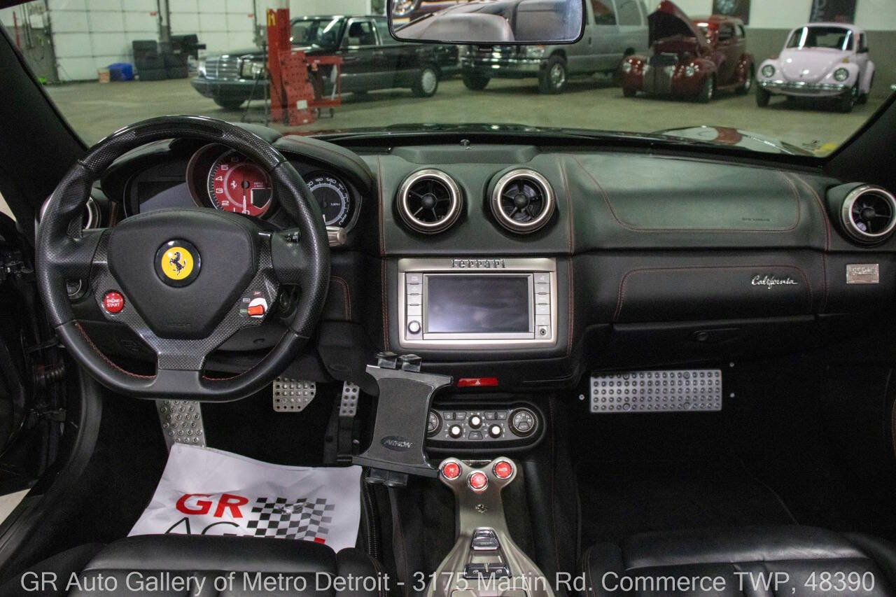 Used 2010 Ferrari California RWD image 17