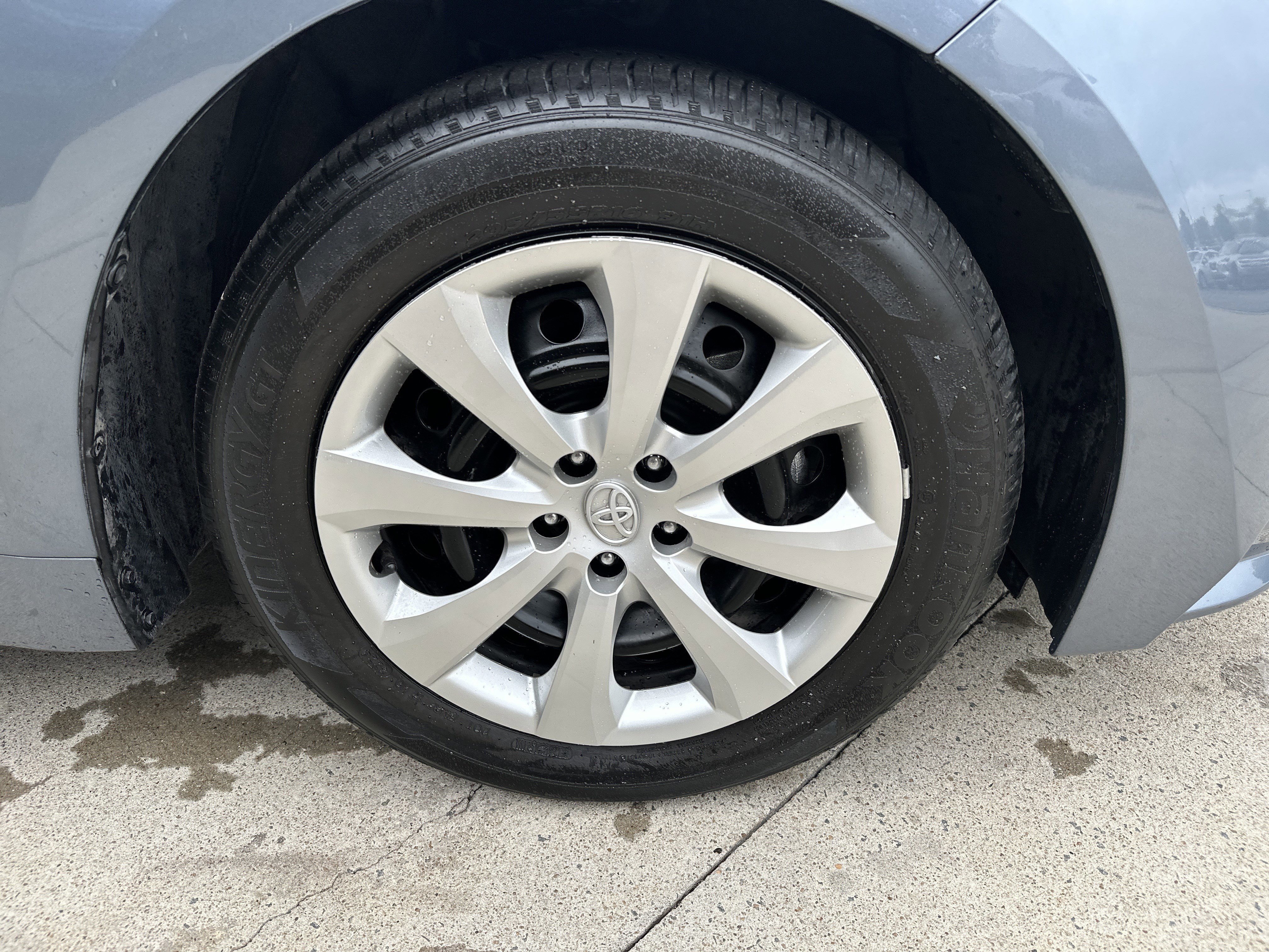 Used 2025 Toyota Corolla LE FWD image 31