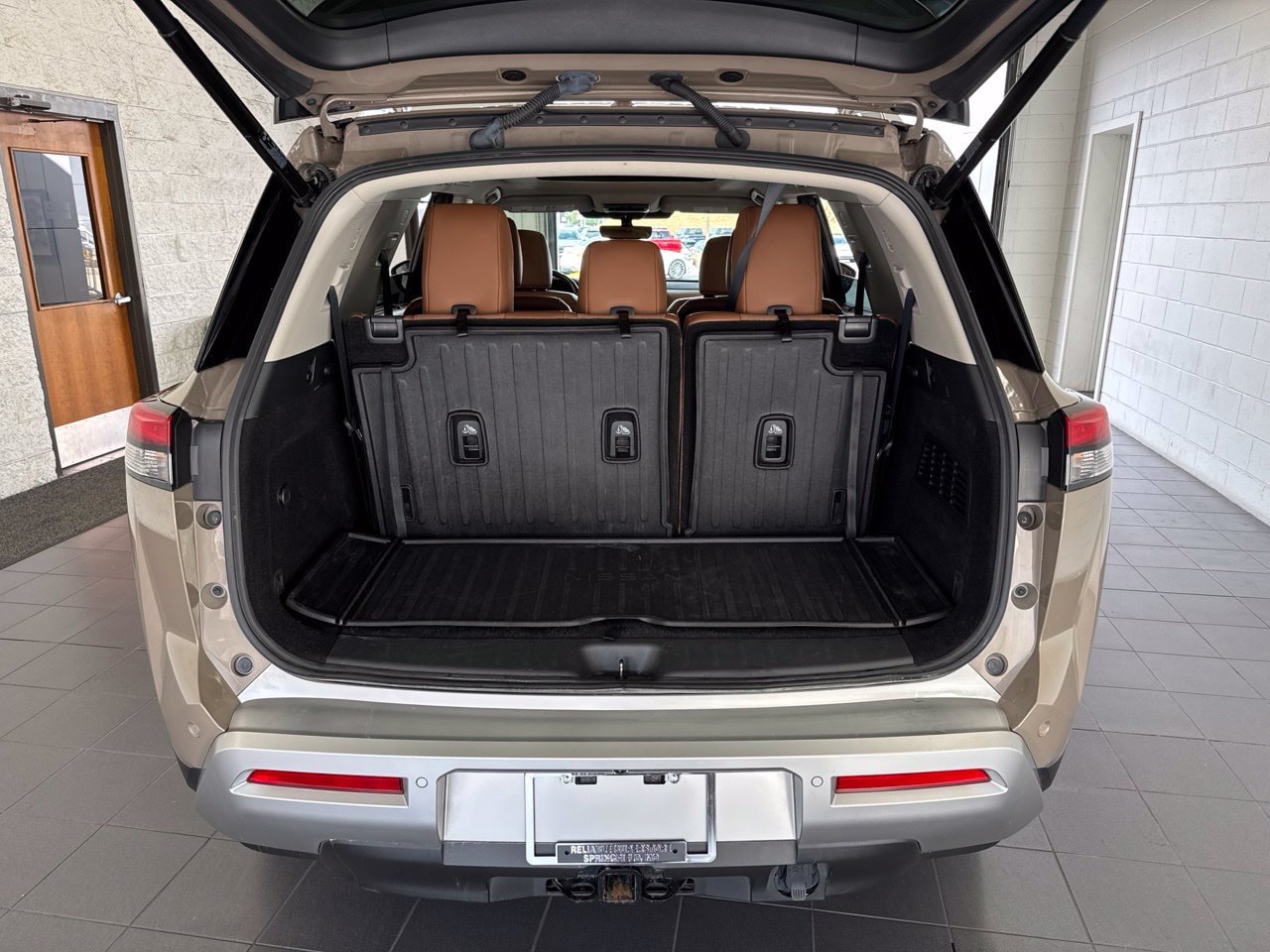 Used 2025 Nissan Pathfinder Platinum AWD/4WD image 9
