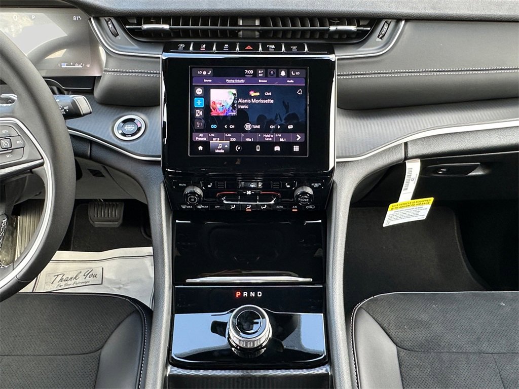 New 2025 Jeep Grand Cherokee Altitude image 16