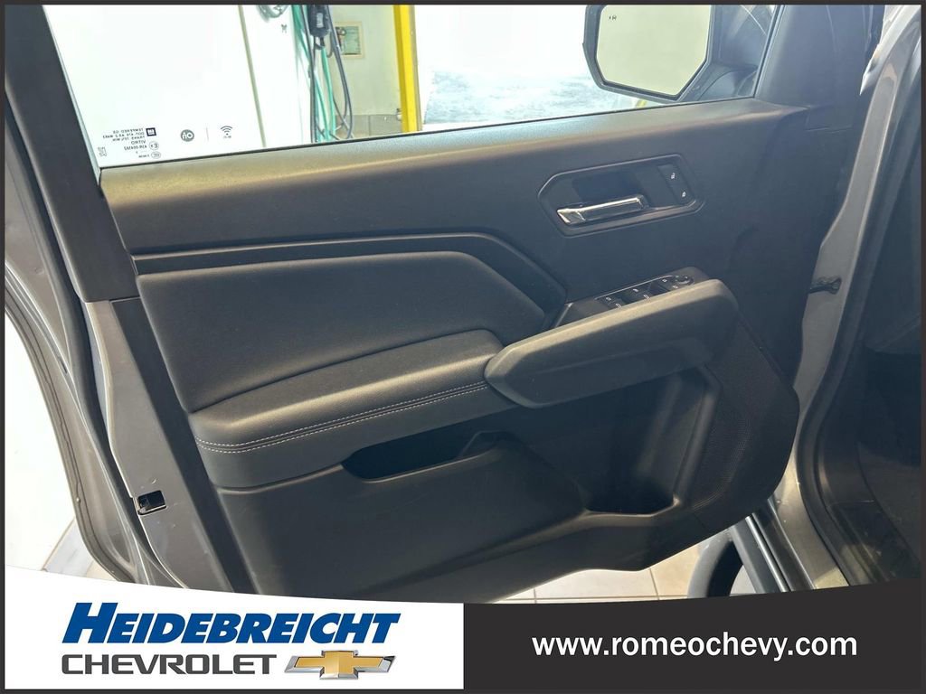 Used 2023 Chevrolet Colorado LT w/ LT Convenience Package II AWD/4WD image 10