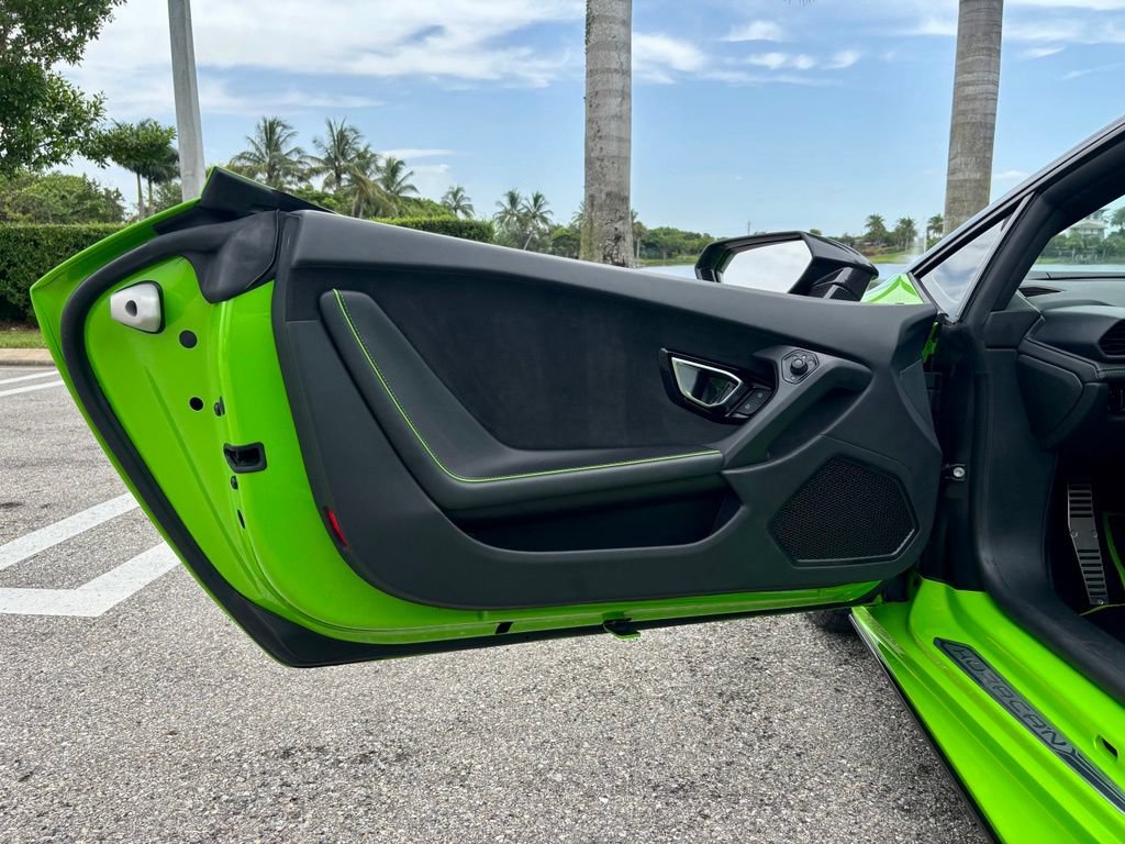 Used 2021 Lamborghini Huracan EVO RWD image 19