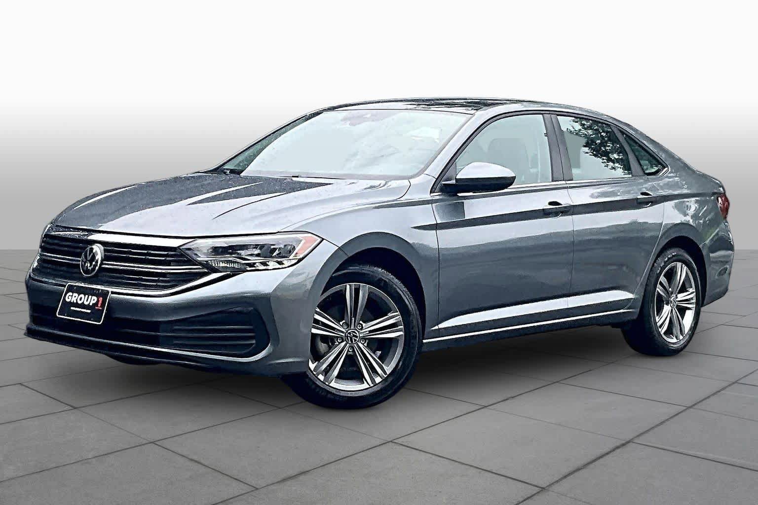 Used 2022 Volkswagen Jetta SE w/ Panoramic Sunroof Package