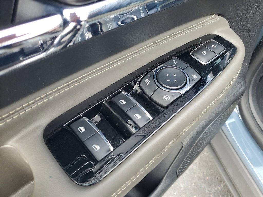 Used 2023 Lincoln Corsair FWD w/ Equipment Group 101A image 18