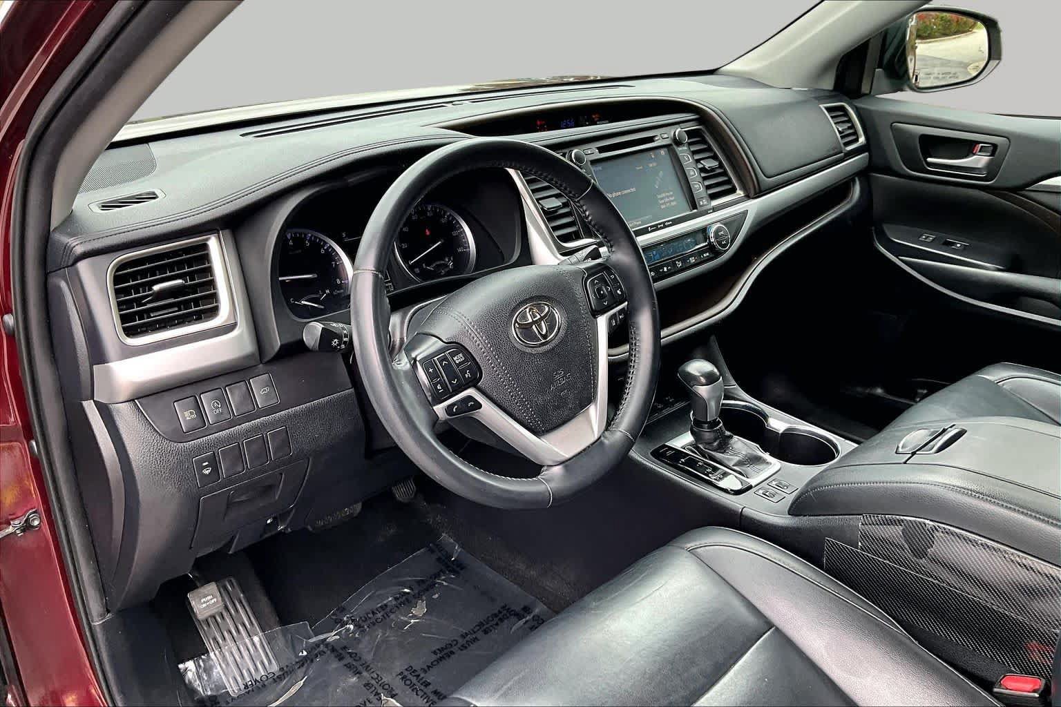 Used 2019 Toyota Highlander XLE AWD/4WD image 18