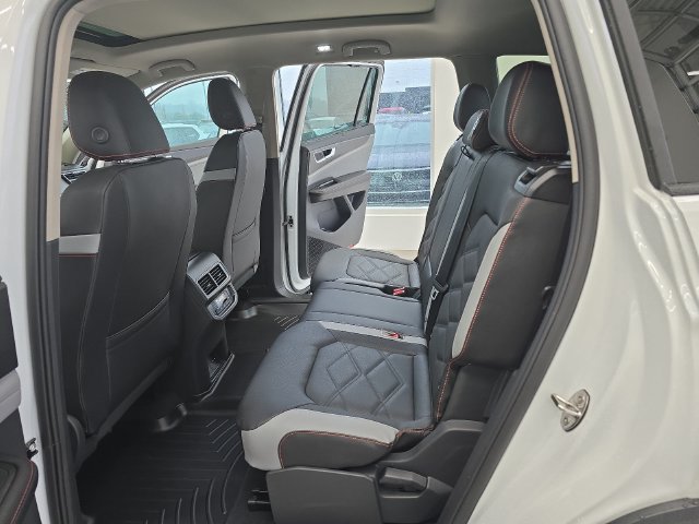Used 2026 Volkswagen Atlas Peak Edition AWD/4WD image 18