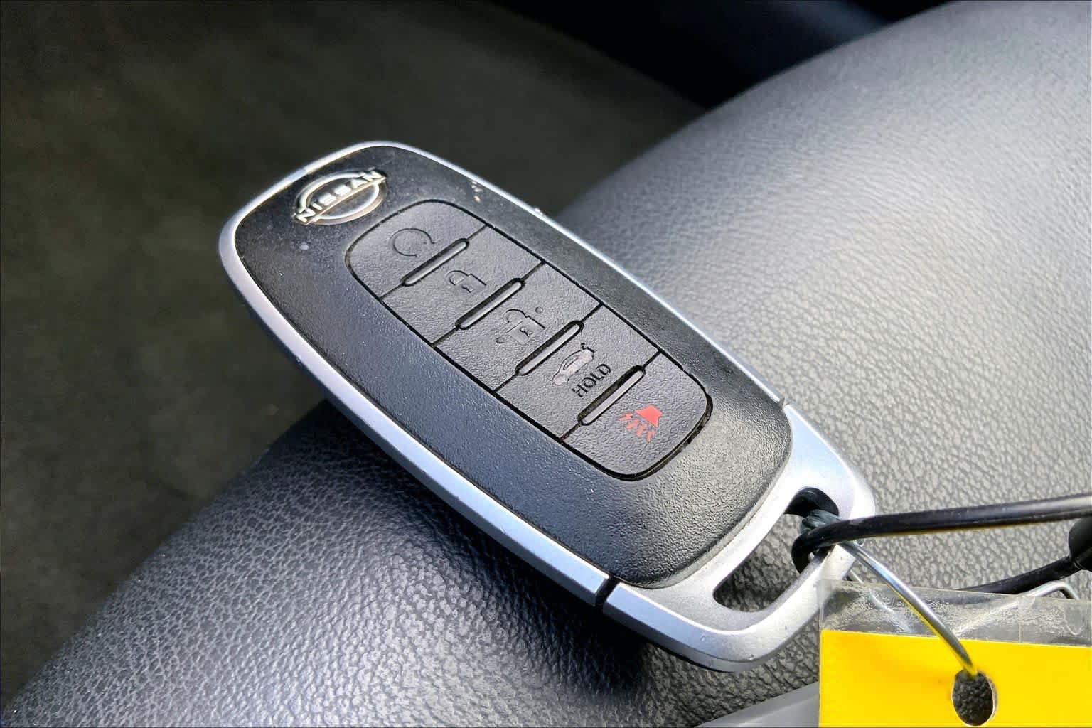 Used 2025 Nissan Sentra SR w/ SR Premium Package FWD image 15