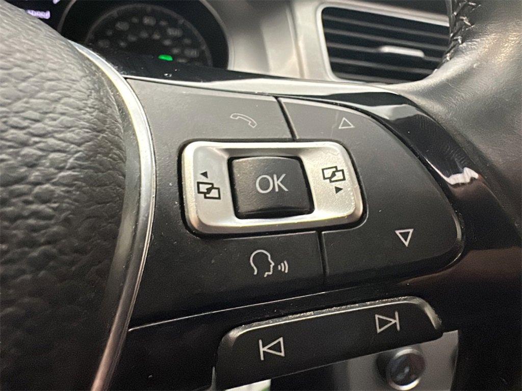 Used 2016 Volkswagen Golf S image 19