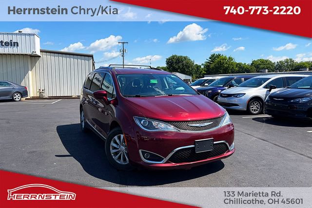 Used 2019 Chrysler Pacifica Touring-L FWD image 1