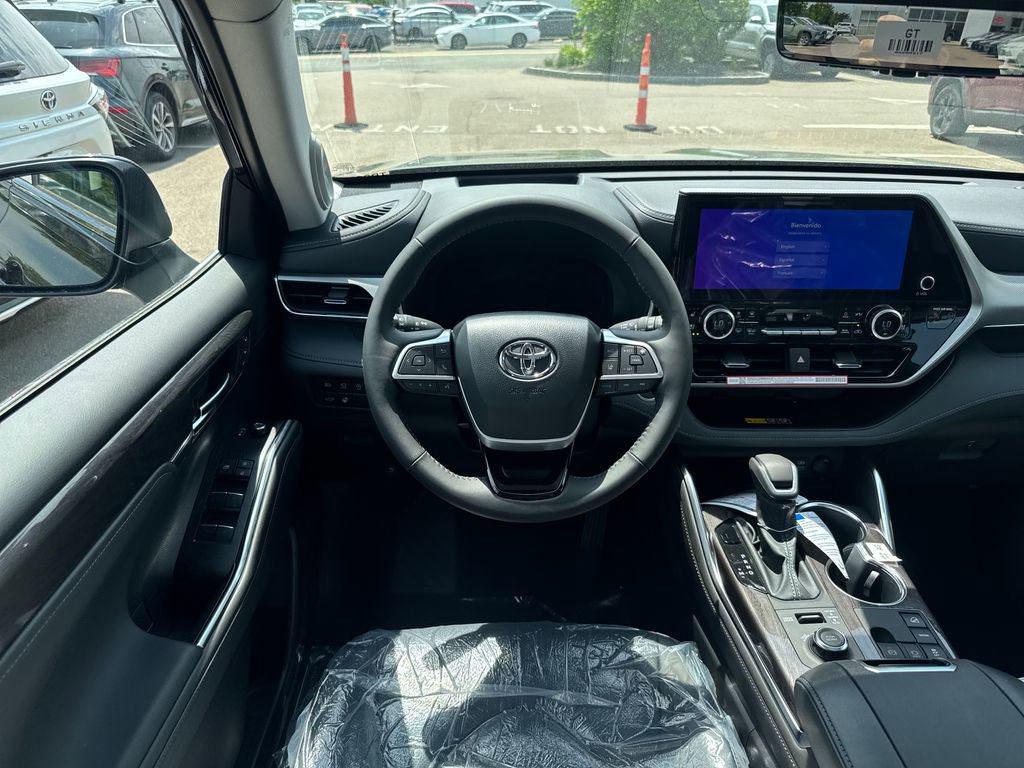 New 2026 Toyota Highlander Platinum AWD/4WD image 11