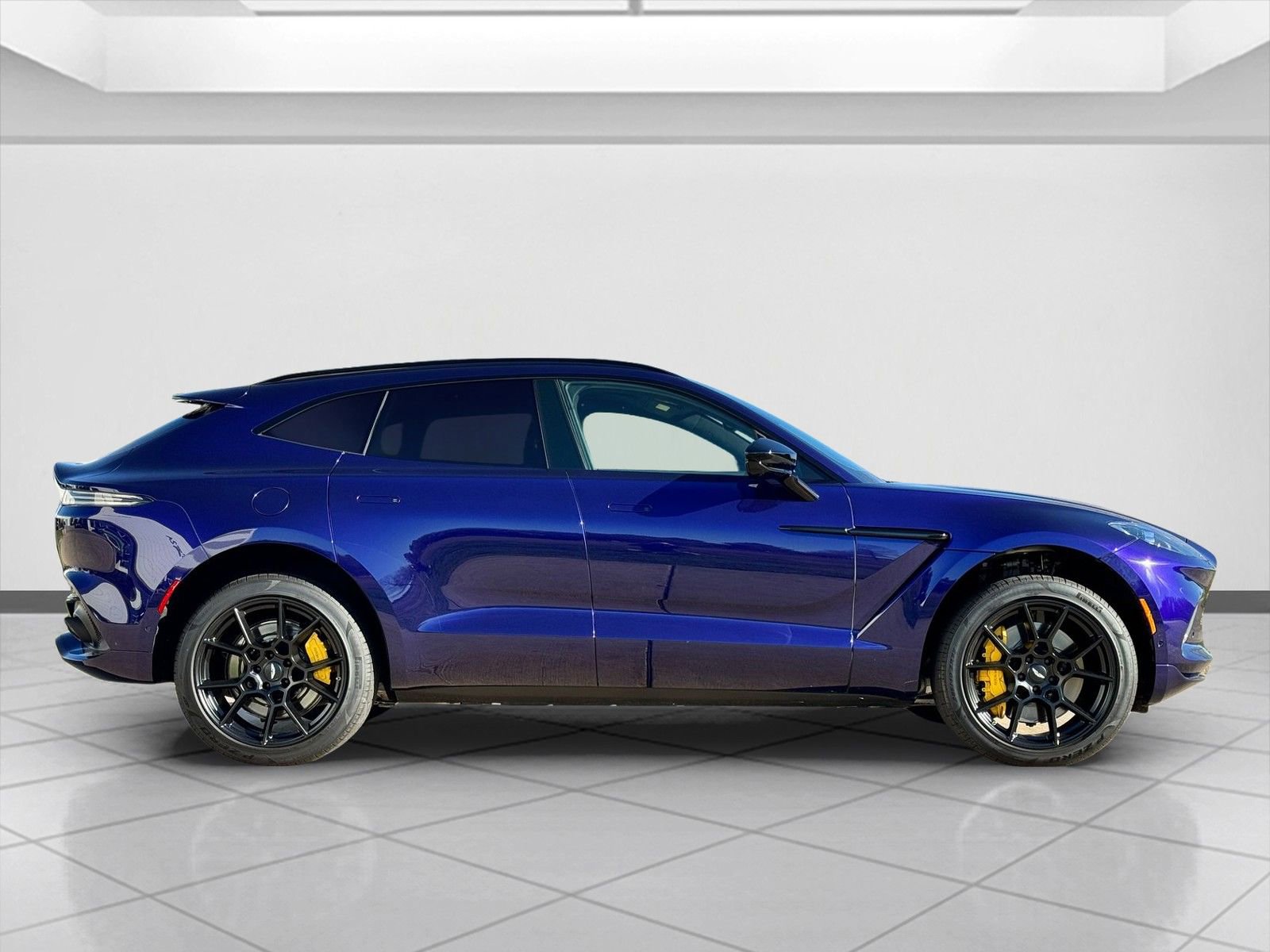 Used 2022 Aston Martin DBX Base image 9