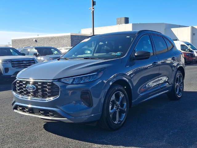 Certified 2023 Ford Escape ST-Line w/ Tech Pack #1 AWD/4WD image 3
