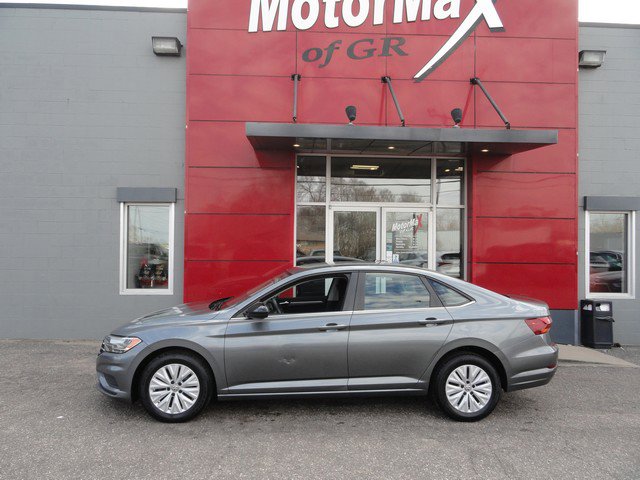 Used 2019 Volkswagen Jetta R-Line image 2