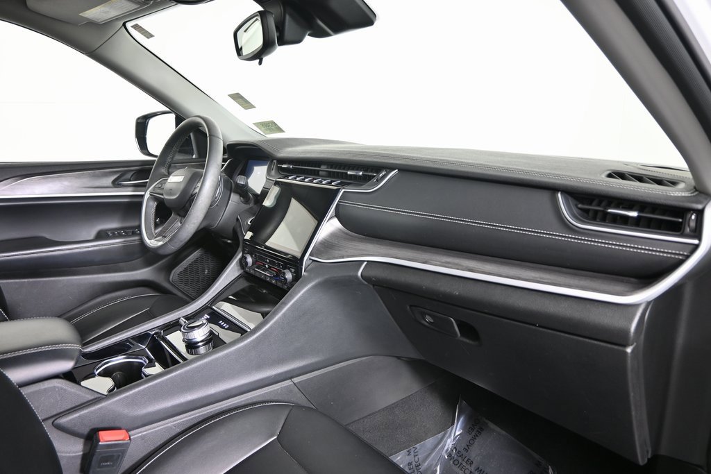 Used 2023 Jeep Grand Cherokee Limited w/ Black Appearance Package image 14