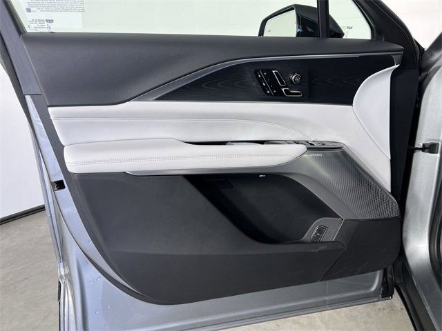 Used 2026 Cadillac Lyriq Premium Luxury image 23