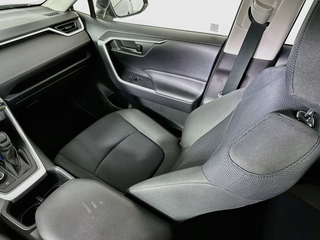 Used 2022 Toyota RAV4 LE AWD/4WD image 23