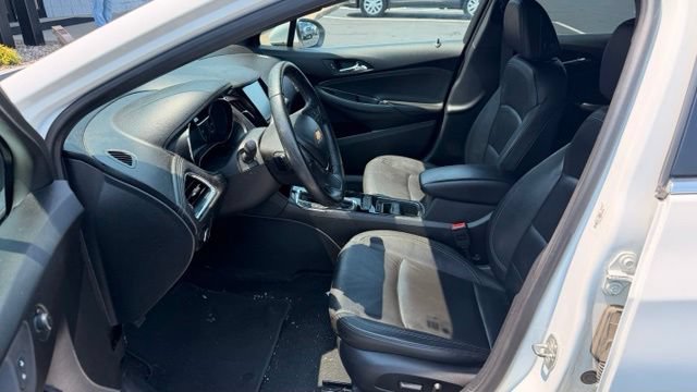 Used 2018 Chevrolet Cruze Premier w/ Premier True North Edition FWD image 11