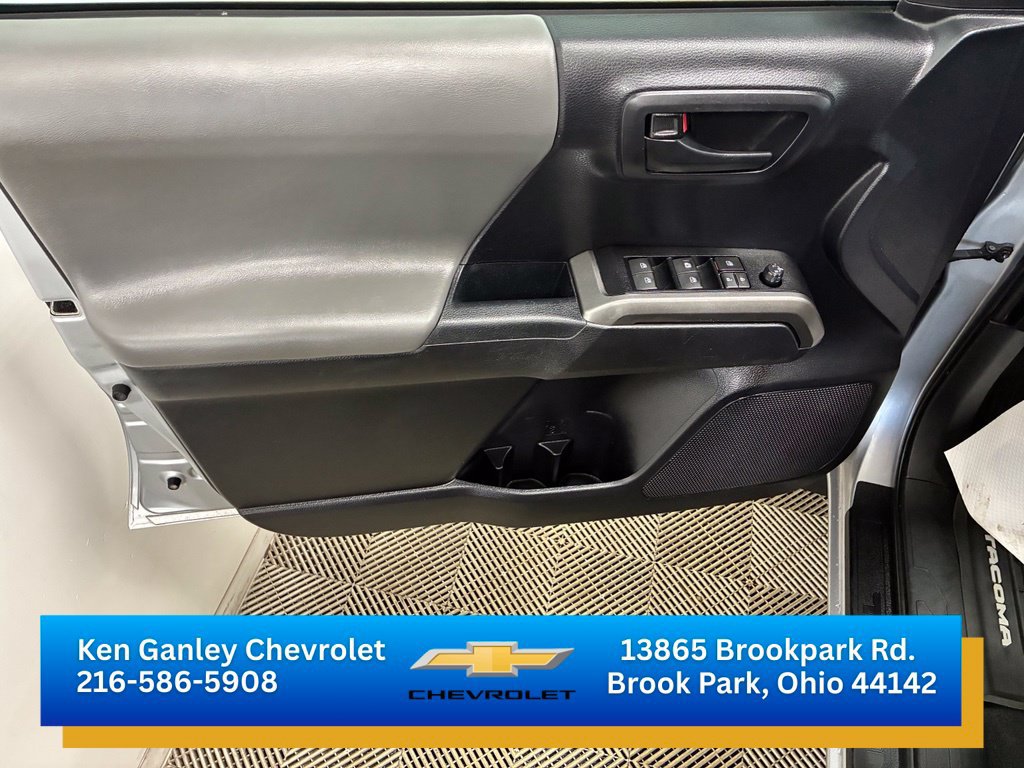 Used 2020 Toyota Tacoma SR5 AWD/4WD image 8