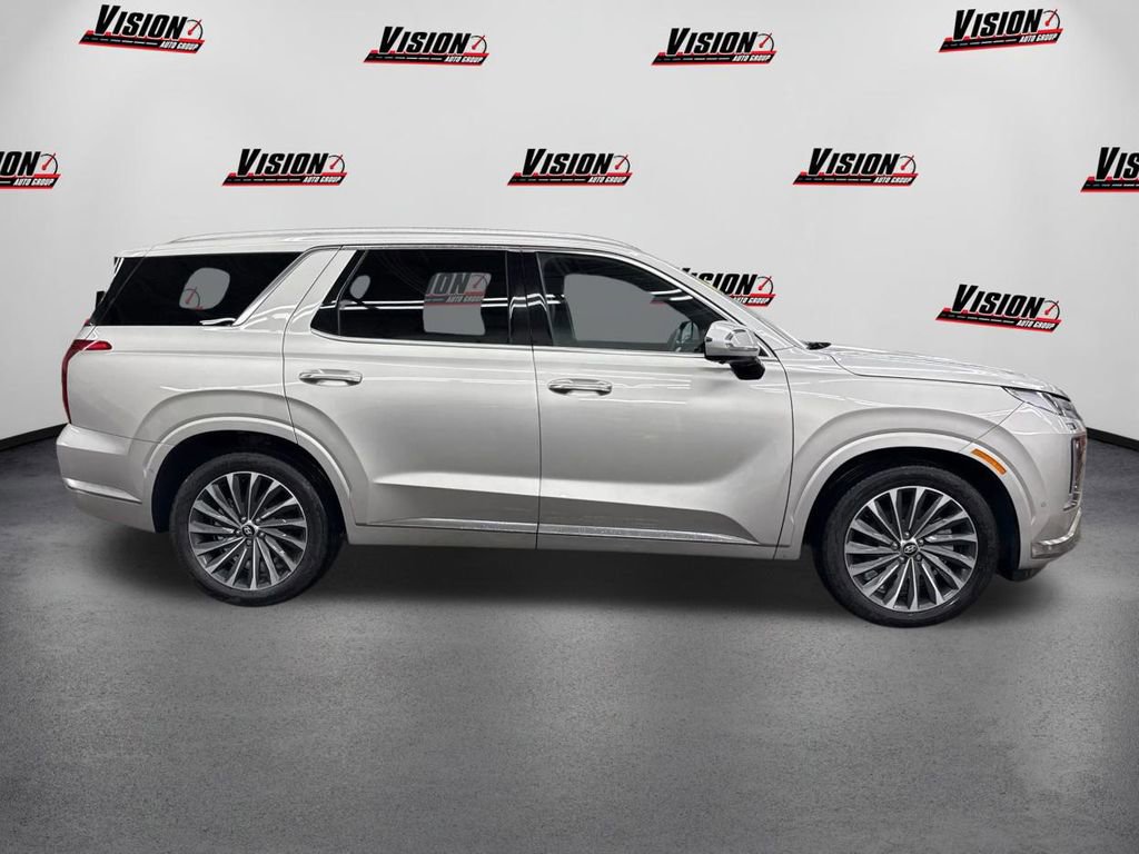Used 2024 Hyundai Palisade Calligraphy image 4